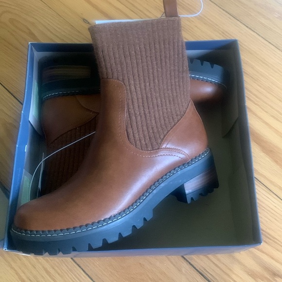 NWT boots with fabric upper - Picture 1 of 4